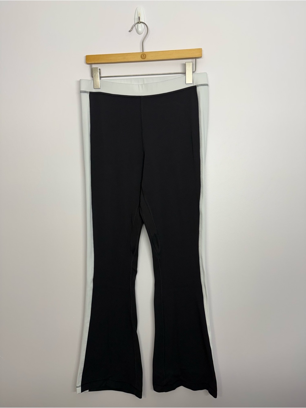192: Lululemon Nulu High-Rise Flared Pant Black White Size 14? 15.75”W 32 inseam